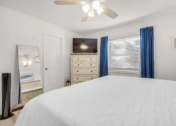 Apartment On The Gulf Unit G8